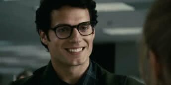 Henry Cavill em O Homem de Aço