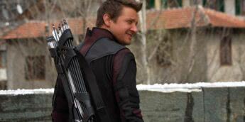 Jeremy Renner como Gavião Arqueiro