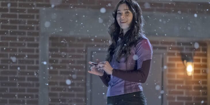 Hailee Steinfeld como Kate Bishop