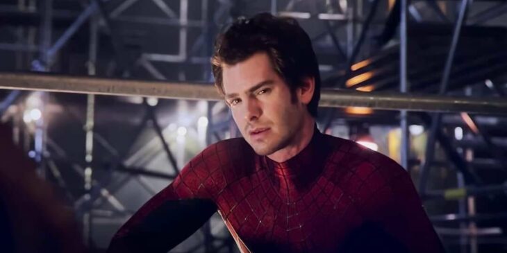 Andrew Garfield traje preto