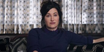Entre-Facas-E-Segredos-Kathryn-Hahn-Velha-Guarda