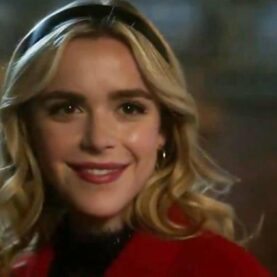 Kiernan Shipka como Sabrina