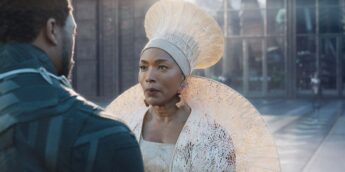 Angela Bassett em Pantera Negra