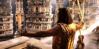 Russell Crowe como Zeus em Thor Amor e Trovão