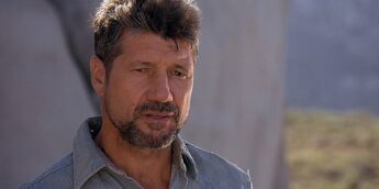 Fred Ward em O Ataque dos Vermes Malditos