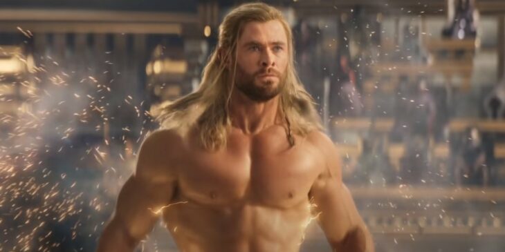 Chris Hemsworth pelado em Thor: Amor e Trovão