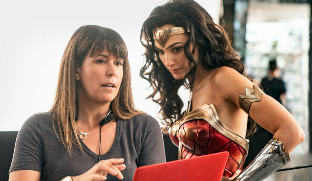 Patty Jenkins e Gal Gadot no set de Mulher-Maravilha 1984