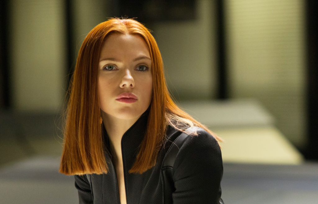 Scarlett Johansson como Viúva Negra