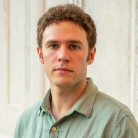 Iain De Caestecker
