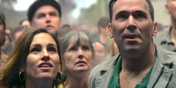 Amy Jo Johnson e Jason David Frank no reboot de Power Rangers