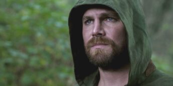 Stephen Amell como Oliver Queen