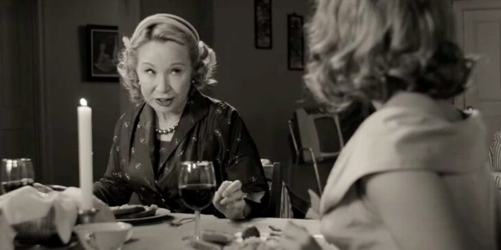 Debra Jo Rupp em Agatha