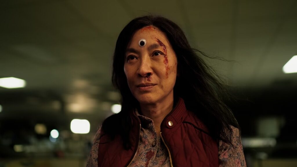 Michelle Yeoh em Tudo em Todo o Lugar ao Mesmo Tempo