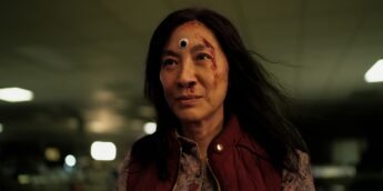 Michelle Yeoh em Tudo em Todo o Lugar ao Mesmo Tempo