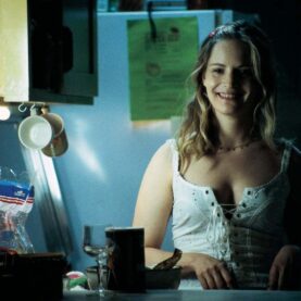 Jennifer Jason Leigh