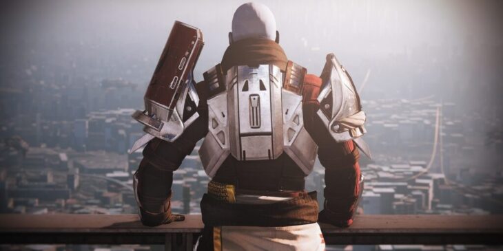 Lance Reddick como Comandante Zavala em Destiny