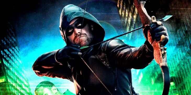 Stephen Amell como Arqueiro Verde