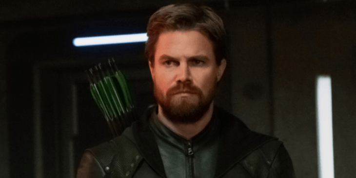 Stephen Amell como Arqueiro Verde