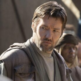 Joel Edgerton como Owen Lars