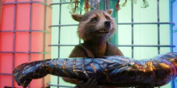 Rocket Raccoon com o braço do Soldado Invernal