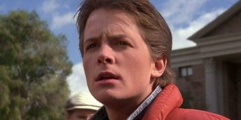 Michael J. Fox como Marty McFly em De Volta Para o Futuro