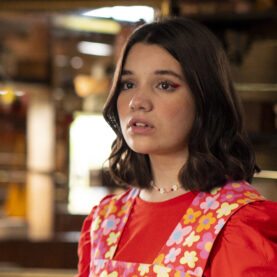 Giulia Benite como Mônica