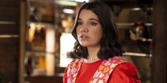 Giulia Benite como Mônica