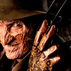 Robert Englund como Freddy Krueger