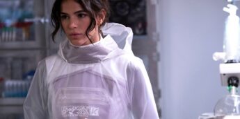 Bruna Marquezine de Besouro Azul