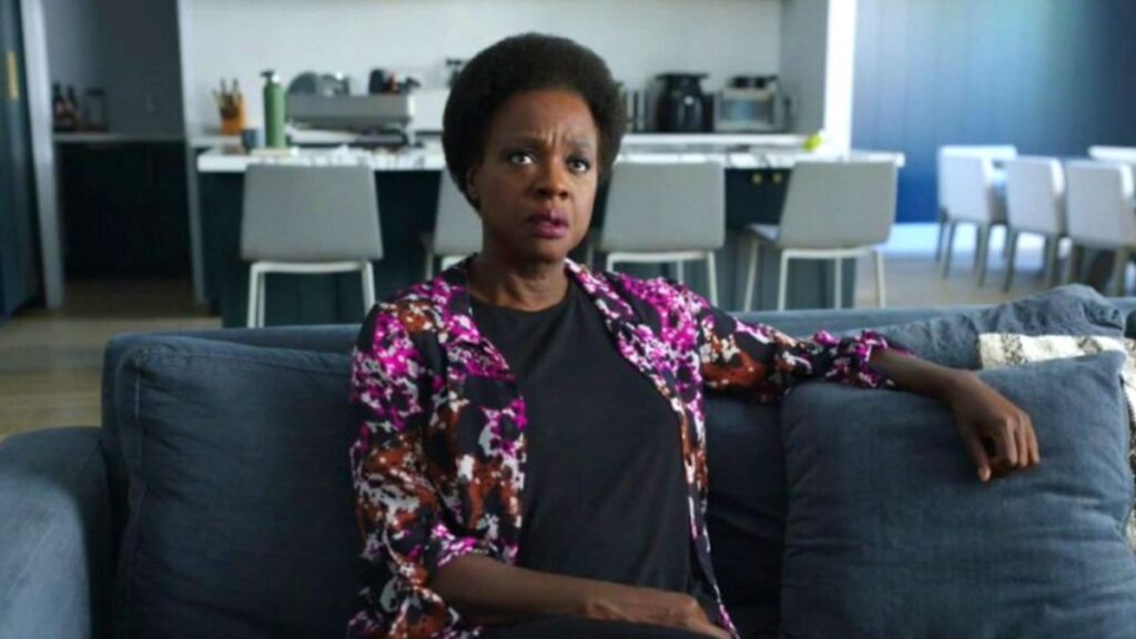 Viola Davis como Amanda Waller, em Pacificador