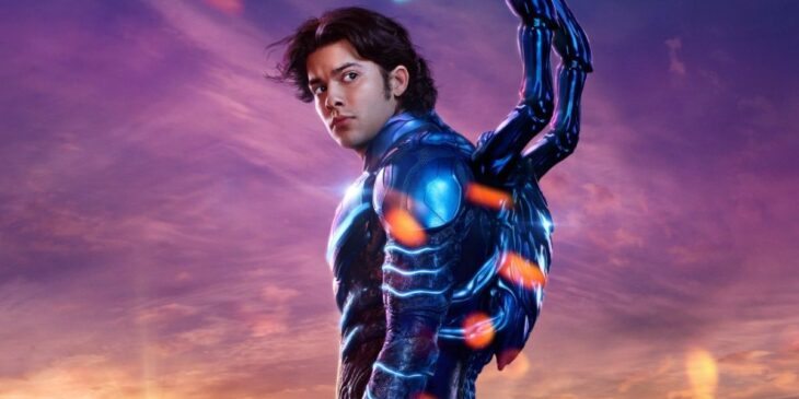 Xolo Maridueña com armadura de Besouro Azul