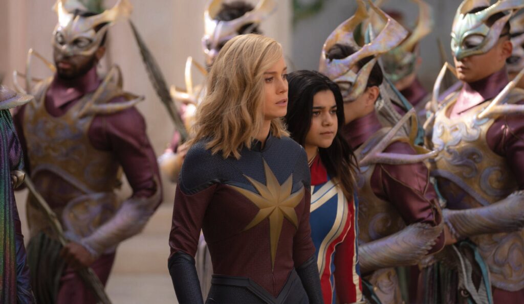 Capitã Marvel e Ms. Marvel no espaço