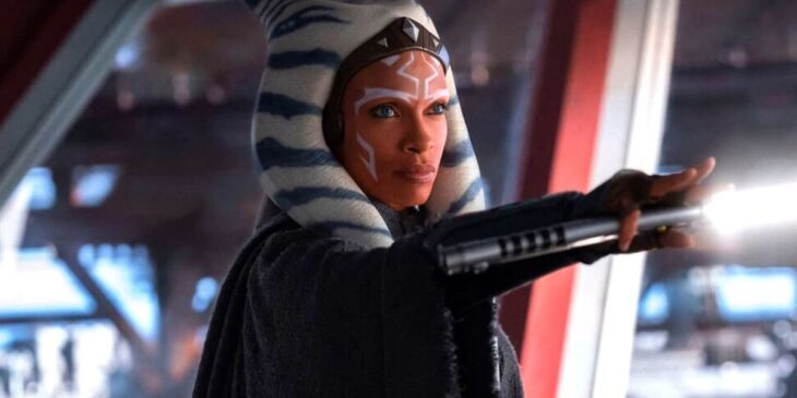 Ahsoka utilizando sabre branco