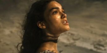 Rachel Zegler em arena dos Jogos Vorazes