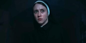 Irmã Irene com traje preto em A Freira 2