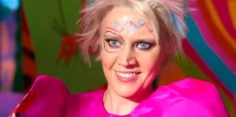 Kate McKinnon é Barbie Estranha