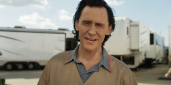Tom Hiddleston no set da 2ª temporada de Loki