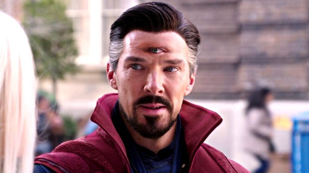 Stephen com três olhos em Doutor Estranho 2