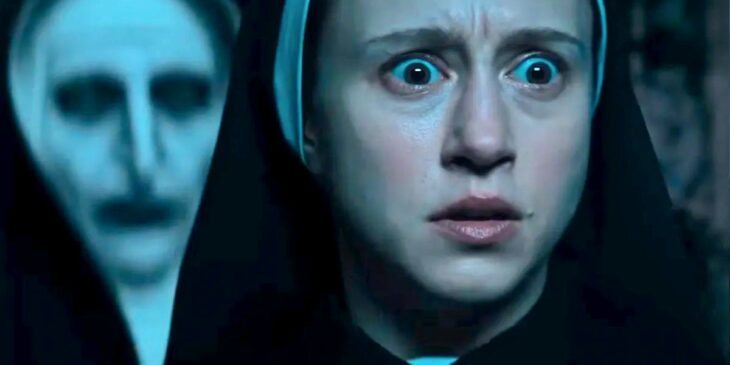 Valak assombrando Irene em A Freira 2