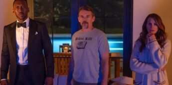 Mahershala Ali, Ethan Hawke e Julia Roberts, em O Mundo Depois de Nós
