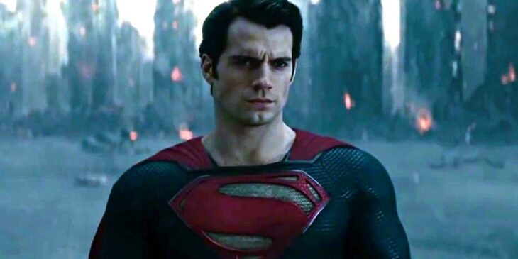 Henry Cavill em meio ao caos em Homem de Aço