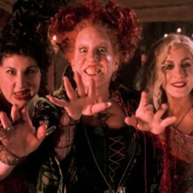 Bruxas de Abracadabra entoando feitiço