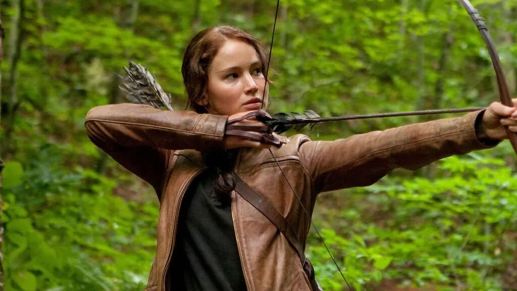 Katniss Everdeen com arco, em Jogos Vorazes
