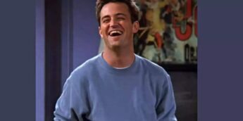 Matthew Perry sorrindo em Friends