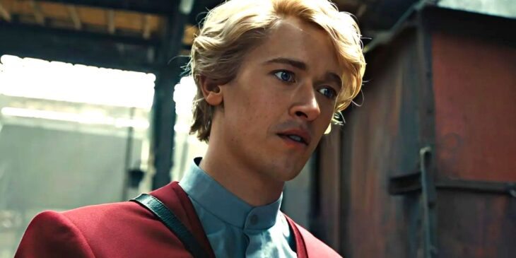 Snow com terno vermelho em Jogos Vorazes
