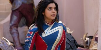 Ms. Marvel em meio à luta, em As Marvels