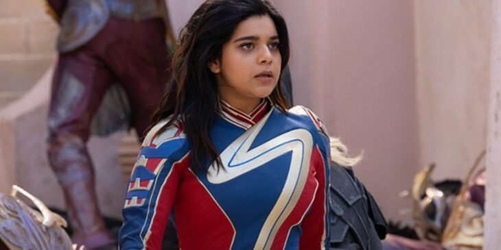 Ms. Marvel em meio à luta, em As Marvels