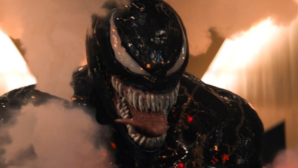 Venom em meio à fumaça