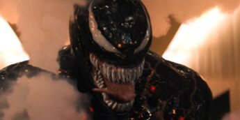 Venom em meio à fumaça