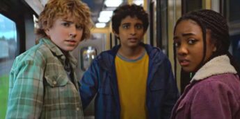 Trio de Percy Jackson em vagão de trem